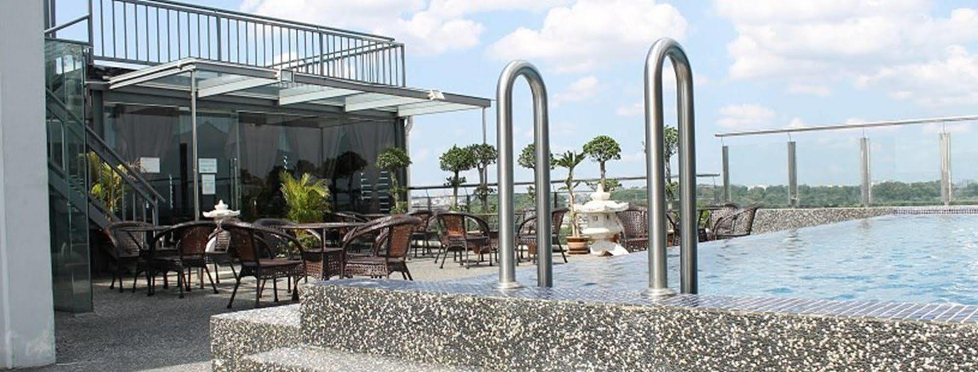 Pariss Hotel Johor Bahru Exterior foto